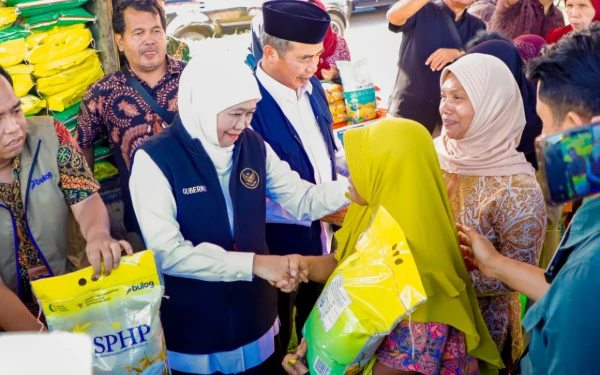 Thumbnail Berita - Stok Aman Jelang Idulfitri! Pasar Murah di Madiun Jadi Ikhtiar Gubernur Khofifah Kendalikan Harga Bahan Pokok