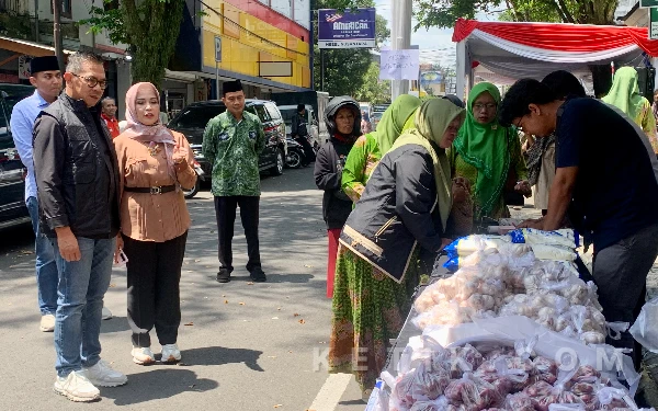 Thumbnail Berita - Pasar Murah Muslimat NU Kota Batu Didukung Khofifah, Harga Sembako Termurah di Jatim