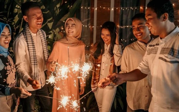 Thumbnail Berita - Sering Ditanya “Kapan Nikah?” Saat Lebaran, Ini Cara Ampuh Menanggapinya