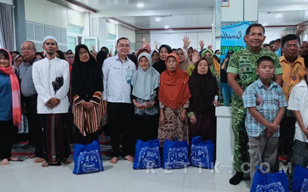 Thumbnail Berita - SNI Cilacap Bagikan 500 Paket Sembako untuk Nelayan Saat Musim Paceklik