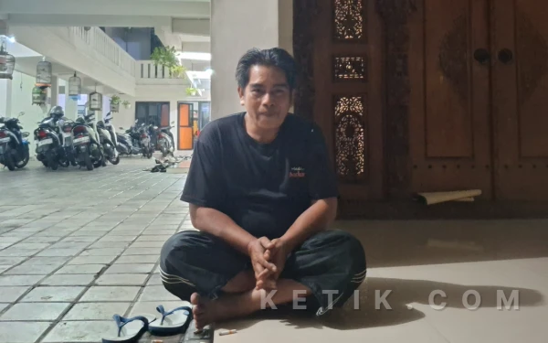 Thumbnail Puluhan Tahun Tak Pernah Pulang Kampung, Wandi Perantau Asal Tuban Setia Menjaga Pesantren saat Lebaran