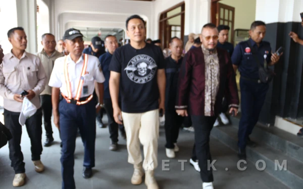 Thumbnail Berita - Wamen LH Pantau Persiapan Mudik Minim Sampah di Stasiun Kota Tegal