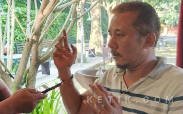 Thumbnail Berita - LSM LASKAR Soroti Mandeknya Izin Program MBG di Blitar, Hanya 22 dari 169 SPPG Kantongi SLHS