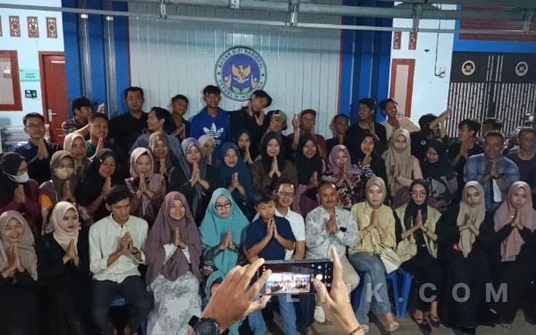 Thumbnail Berita - SPPG Mahira Taman Pemalang Gelar Buka Bersama dan Bagikan Parsel untuk Relawan