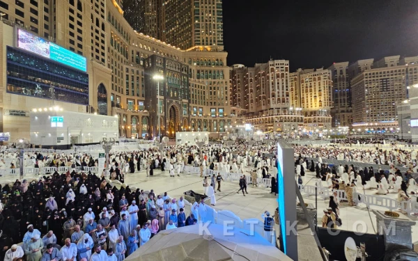 Thumbnail Berita - Sembilan Kasta di Pelataran Suci: Antara Ibadah Langit dan Pajak Sosial