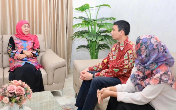 Thumbnail Gubernur Khofifah Sambut Kepulangan Dua Mahasiswa Jatim yang Dievakuasi dari Iran