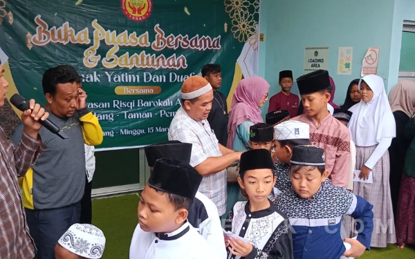 Thumbnail Berita - Yayasan Rizki Barokah Abadi Gondang Santuni 300 Anak Yatim dan Duafa
