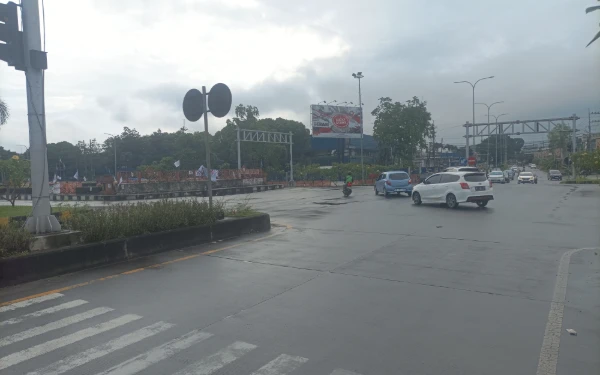 Thumbnail H-6 Lebaran, Arus Lalu Lintas di Simpang Empat Karanglo Malang Terpantau Normal