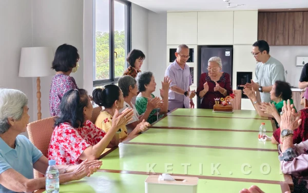Thumbnail Berita - Transportasi Jadi Tantangan Lansia Diaspora, Terbiasa Naik MRT dan Jalan Kaki