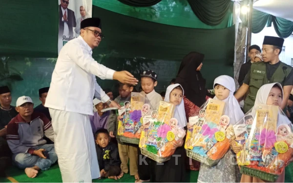 Thumbnail Berita - Santuni Ratusan Anak Yatim, Anggota DPRD Kabupaten Bandung Ini Rancang Program Bapak Asuh