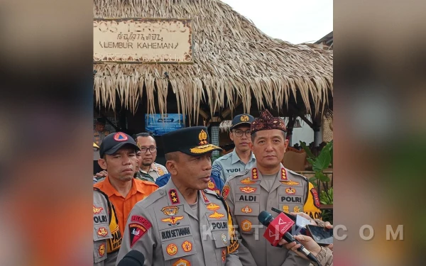 Thumbnail Berita - Tinjau Pos Terpadu Nagreg, Kapolda Jabar: Tingkatkan Kewaspadaan, Laksanakan Tugas Penuh Tanggung Jawab