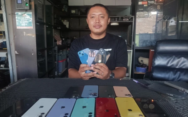 Thumbnail Berita - Jelang Lebaran, Jasa Persewaan iPhone di Kota Malang Laris Manis