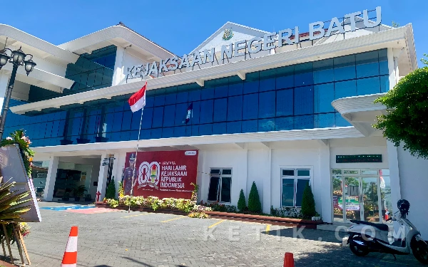 Thumbnail Berita - Catat Tanggalnya! Kejari Batu Jual Langsung Mobil Pikap dan Motor Rampasan