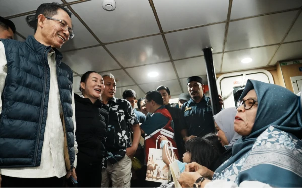 Thumbnail Berita - Pimpinan BP Batam Tinjau Arus Mudik di Pelabuhan Sekupang, Pastikan Pelayanan Optimal