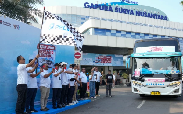 Thumbnail Berita - Pelindo Petikemas Lepas 4 Ribu Pemudik Menggunakan Bus ke Berbagai Tujuan