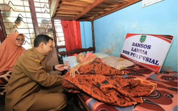 Thumbnail Berita - Dinsos Kota Madiun Salurkan Bansos Triwulan Satu untuk Lansia Ngebrok dan Disabilitas