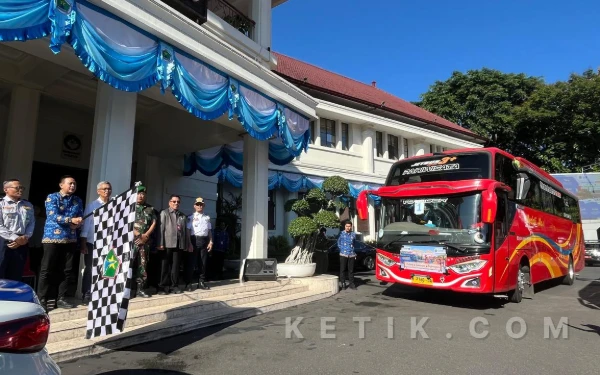 Thumbnail Berita - 322 Orang Diberangkatkan Mudik Gratis dari Balai Kota Malang