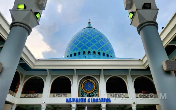 Thumbnail Berita - Puluhan Ribu Jemaah Diprediksi Membludak Saat Shalat Idulfitri, 166 Personel Disiagakan di Masjid Al-Akbar