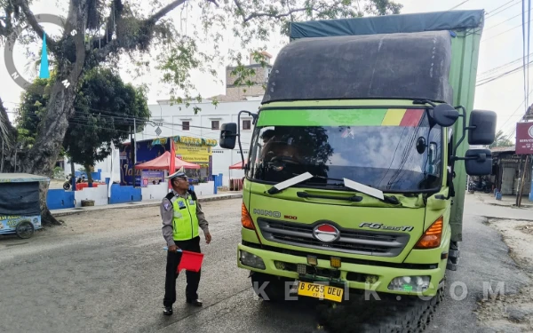 Thumbnail Berita - Selama Operasi Ketupat, Truk Tronton Diminta Tak Lintasi Jalinsum Labuhanbatu