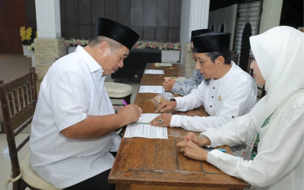 Thumbnail Berita - Bupati Asahan Serahkan ZIS ke Baznas Rp700 Juta, Penghimpunan Tahun Ini Menurun