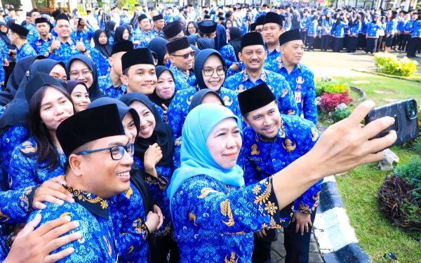 Thumbnail Berita - ASN Wajib Simak! Ini Pesan Gubernur Khofifah untuk Sukseskan Momen Lebaran 2026