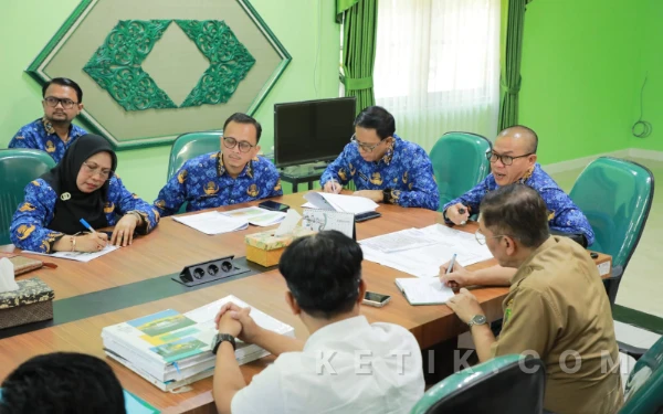 Thumbnail Berita - Atap Pasar Soreang Ambruk, Bupati Kang DS Langsung Tancap Gas Lakukan Penanganan dan Evaluasi Menyeluruh