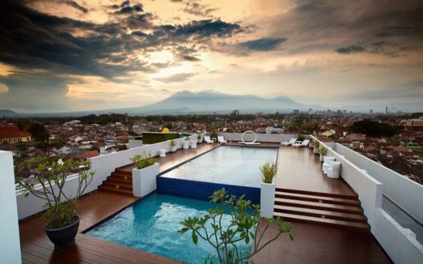 Thumbnail Berita - Wajah Baru Ascent Hotel & Cafe Malang, Usung Konsep Modern dengan View 360 Derajat