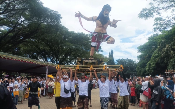 Thumbnail Jelang Nyepi, Umat Hindu di Malang Gelar Tawur Agung Kesanga dan Kirab Ogoh-Ogoh