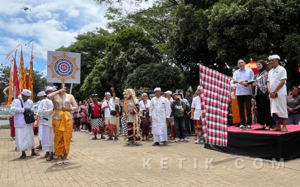 Thumbnail Berita - Kunjungi Pawai Ogoh-Ogoh, Ketua DPRD Kota Malang Ajak Warga Jaga Toleransi di Momena Nyepi dan Lebaran 2026