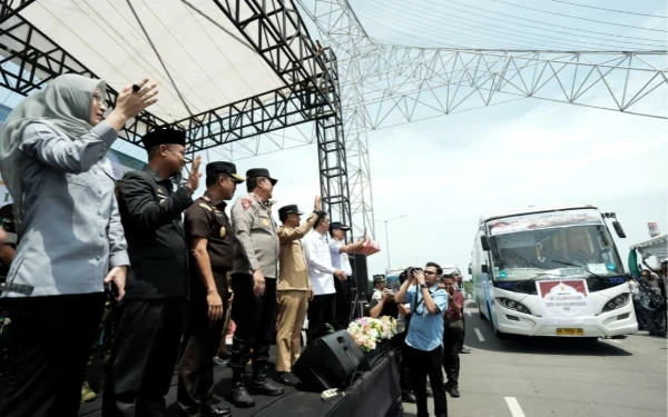 Gubernur Sulsel Lepas Peserta Mudik Gratis, Tekan Kepadatan Lalu Lintas Jelang Idulfitri 2026