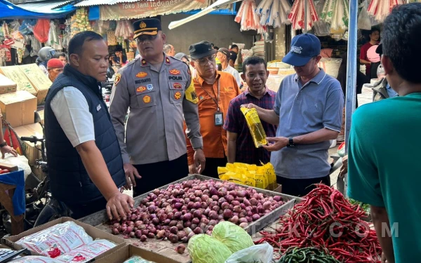 Thumbnail Berita - Harga dan Stok Bahan Pokok di Abdya Jelang Idulfitri Stabil, Cabai Merah Naik