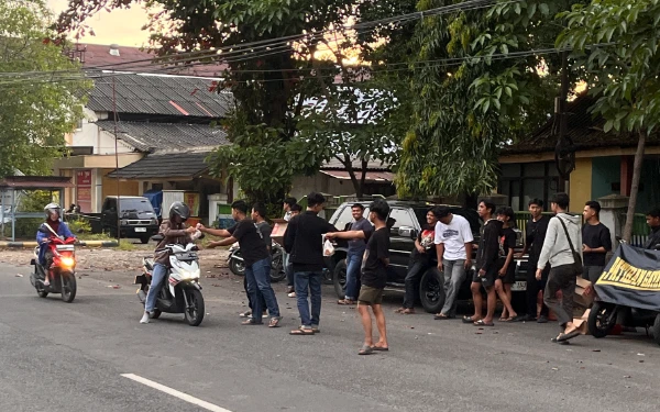 Thumbnail Berita - Patihan Gaya Bebas Bagikan 300 Takjil di Madiun, Tebar Kepedulian di Penghujung Ramadan