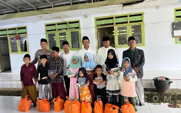 Thumbnail Berita - Didukung Bank Sampang, Volunteer DCR Sampang Gelar Buka Puasa Bersama dan Santunan Sosial di Robatal