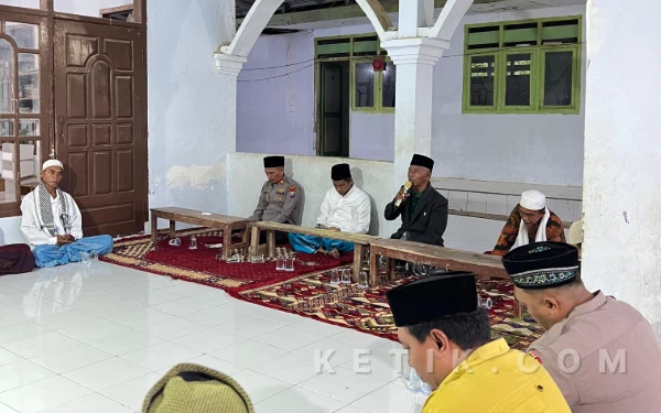 Thumbnail Berita - Anggota DPRD Sampang dari Fraksi PKS Hadiri Buka Puasa Bersama Alumni Madrasah Raudlatut Thullab