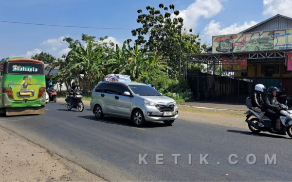 Thumbnail Berita - Puncak Arus Mudik Lebaran 2026, Volume Kendaraan di Jalur Cilacap Meningkat