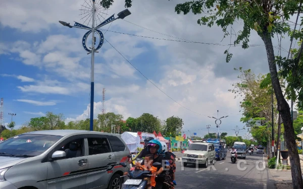 Thumbnail Berita - Jelang Idulfitri 2026, Sejumlah Ruas Jalan di Kabupaten Sampang Dipadati Kendaraan