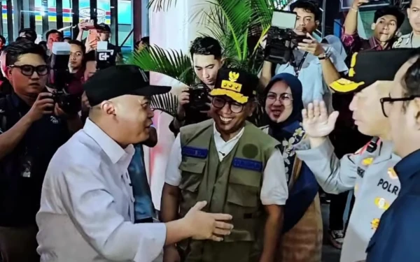 Thumbnail Berita - Pantau Merak Dini Hari, Gubernur Andra Soni Pastikan Arus Mudik 2026 Lancar dan Terkendali