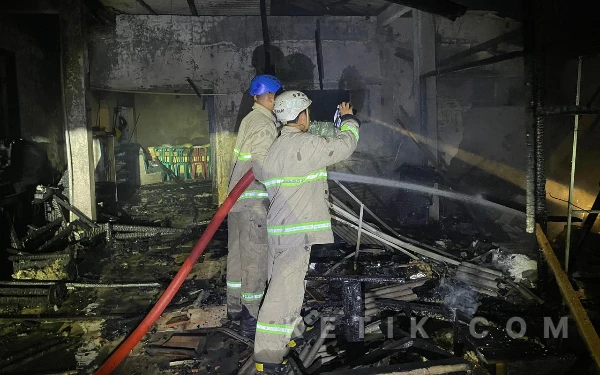 Thumbnail Berita - Ditegur Istri, Dibalas Api: Kisah Kelam di Balik Kebakaran Toko di Garum Blitar