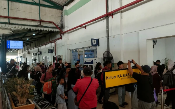 Thumbnail Berita - KAI Catat Kedatangan Penumpang H-2 Lebaran di Daop 7 Madiun Total Tembus 107 Ribu