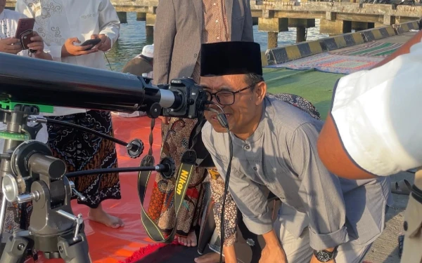 Thumbnail Berita - Pantau 28 Titik di Jawa Timur, Kemenag: Hilal Belum Terlihat, Masyarakat Diminta Tunggu Sidang Isbat