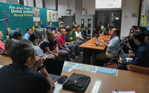 Thumbnail Berita - Demi Prestasi PON Bela Diri 2026, KONI Jatim Terapkan Virtual Coaching