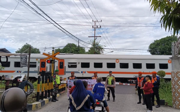 Thumbnail Berita - KAI Daop 7 Soroti Dua Insiden Kereta Tertemper di Kediri dan Baron