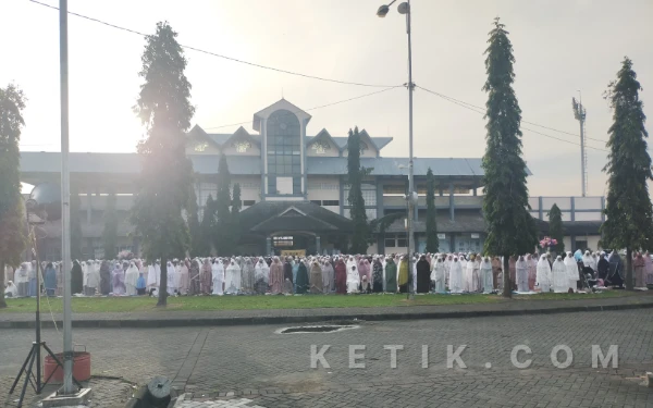 Thumbnail Berita - Lautan Jemaah Muhammadiyah Kendal Padati Stadion Kebondalem, Serukan Persatuan di Hari Kemenangan