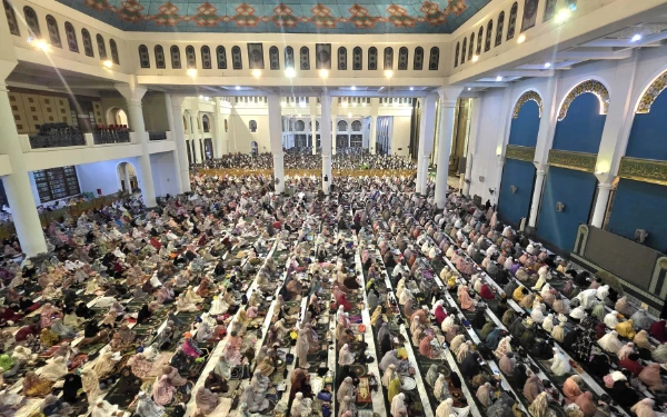 Thumbnail Berita - Malam Takbiran di Masjid Al Akbar, Gubernur Khofifah Hadiri Rampak Bedug dan Salat Id Bareng Gus Ipul