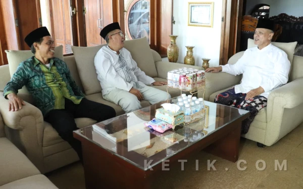 Thumbnail Berita - Ketua DPC PKB Kabupaten Malang Sowan ke Kyai dan Tokoh NU, Tegaskan Kepedulian pada Pesantren