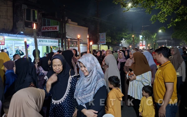 Thumbnail Berita - Tradisi Kasinfornia Kembali Hadir, Takbiran Keliling Warga Kasin Semarakkan Idulfitri