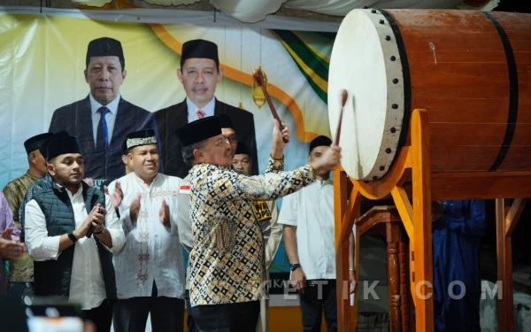 Thumbnail Berita - Dimeriahkan Mobil Hias, Bupati Nagan Raya Lepas Ribuan Peserta Pawai Takbiran