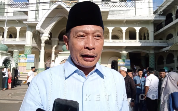 Thumbnail Berita - Wali Kota Malang Wahyu Hidayat Salat Idulfitri Bersama Ribuan Jemaah di Masjid Agung Jami'