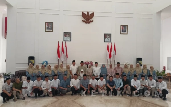 Thumbnail Berita - Bupati Bojonegoro Setyo Wahono Gelar Open House, Silaturahim Penuh Kehangatan