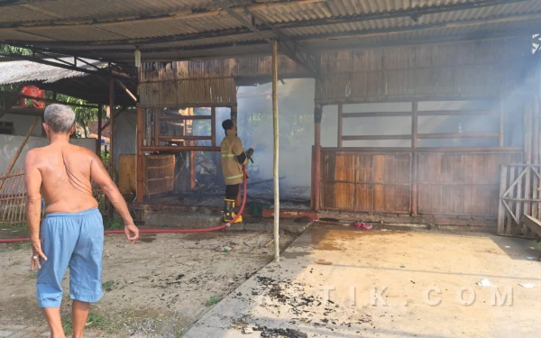 Thumbnail Berita - Lebaran Pertama Aula Pengajian di Cilacap Kebakaran, Diduga Korsleting Listrik